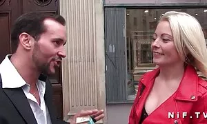 فرانسیسی سنہرے بالوں ...