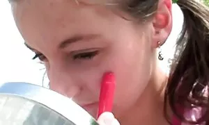 petite بالوں والی بل ...