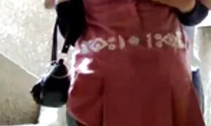 ایک حجاب میں گھریلو  ...