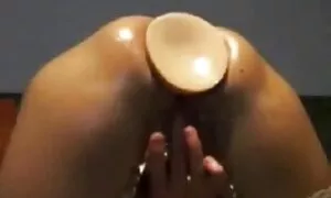 اس کے پچھواڑے میں چھ ...